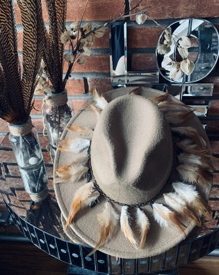 Chapéu Gold Feather